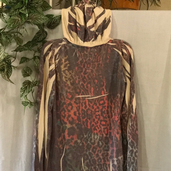 Spice &Roses top with hoodie - Picture 6 of 6